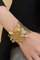 Hollow Out Flower Leaves Alloy Cuff Bracelet - Gold